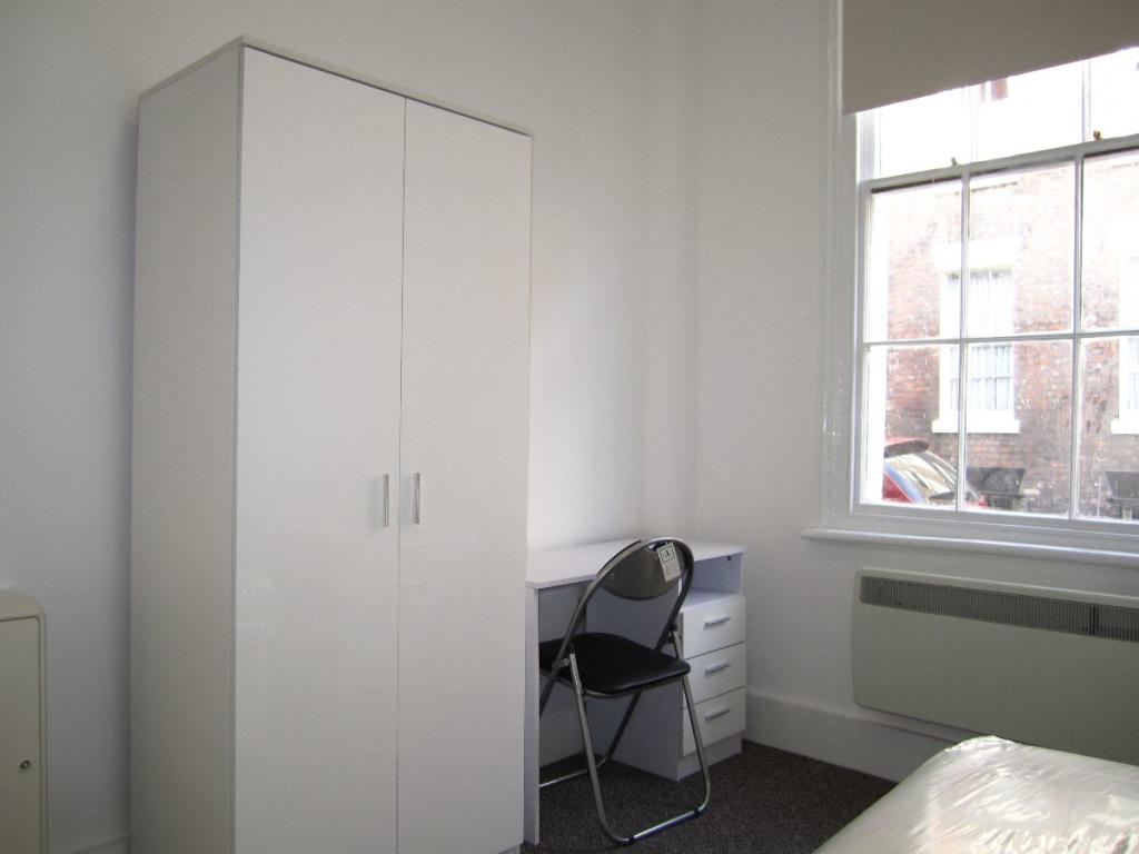 Single Room Availabl