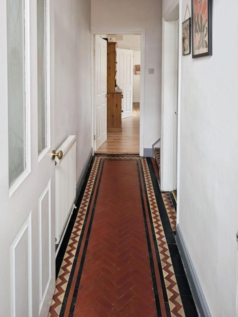 1b021e10-Hallway 201.jpg