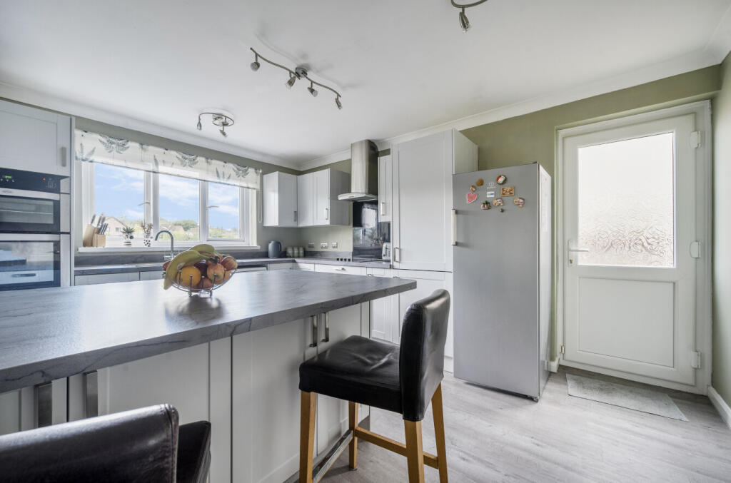 1349375-7-68bae63...