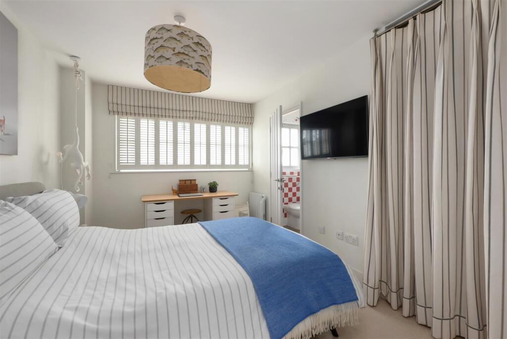 North Quay, Conyer, Sittingbourne