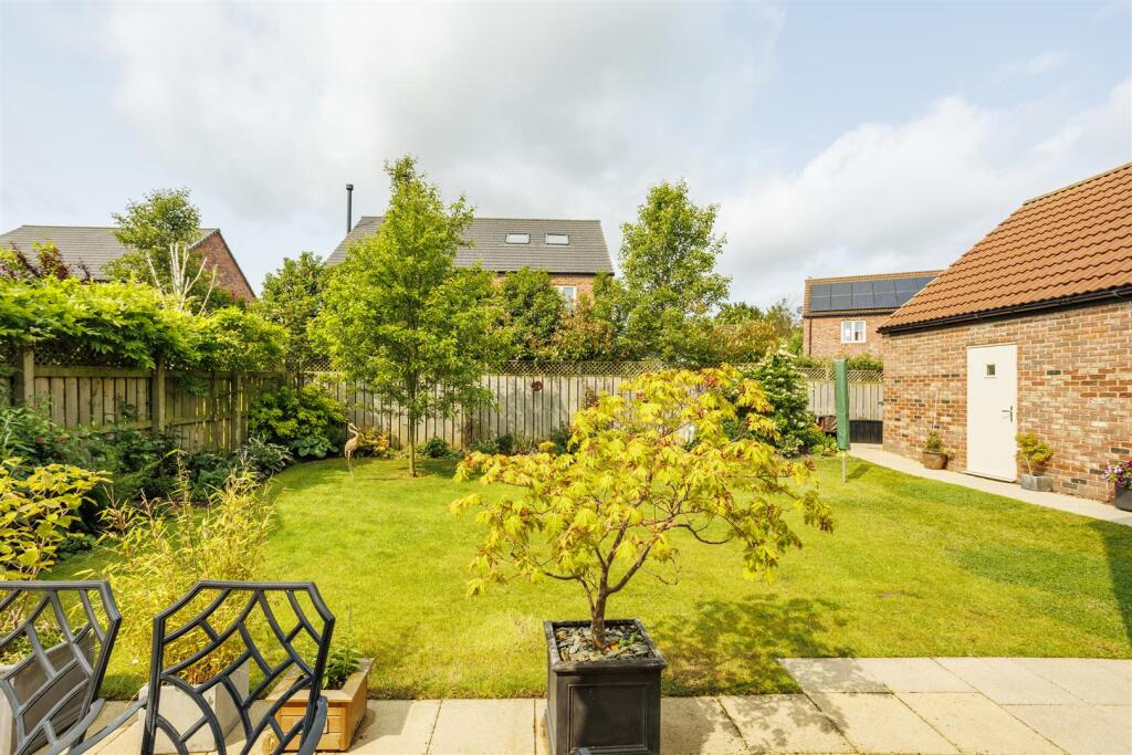 4_Farefield_Close__2.jpg