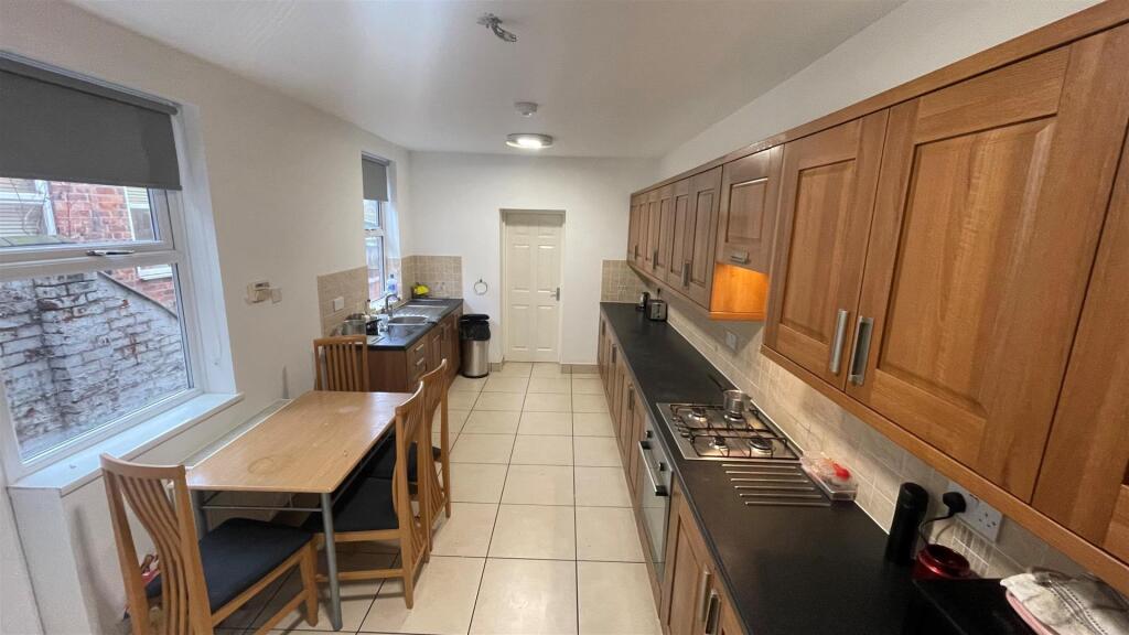 41 Heathcote Street Kitchen.1.3.jpg