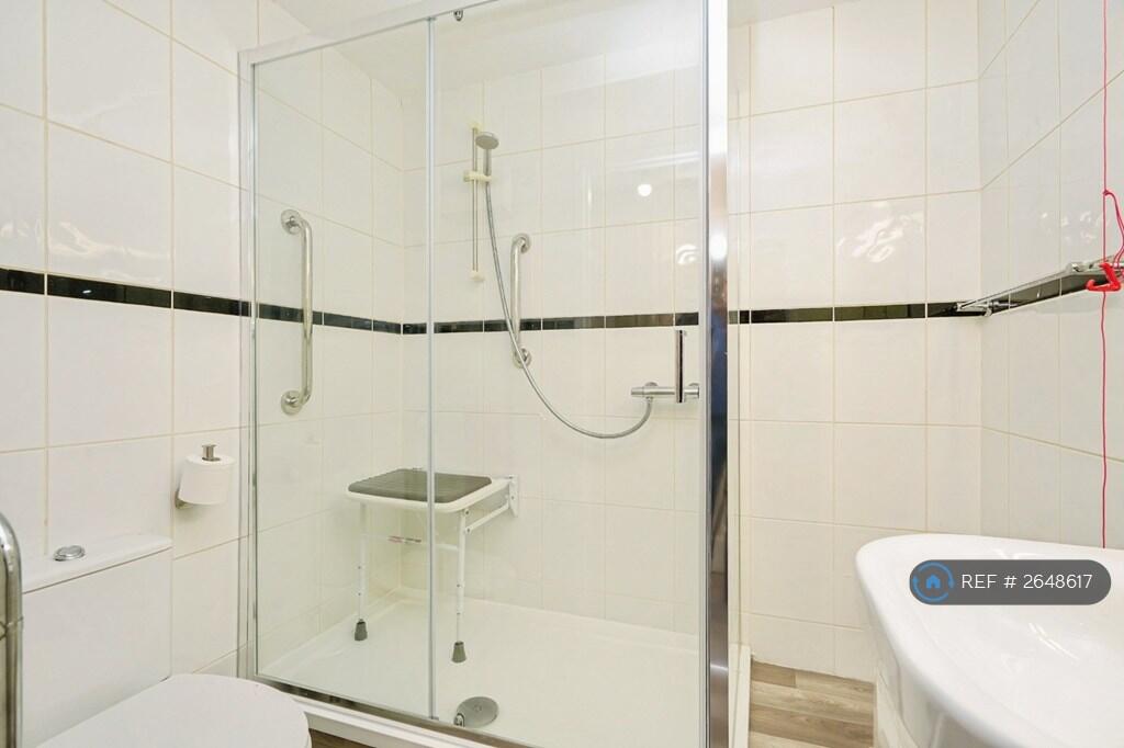 Bathroom With Shower Seat