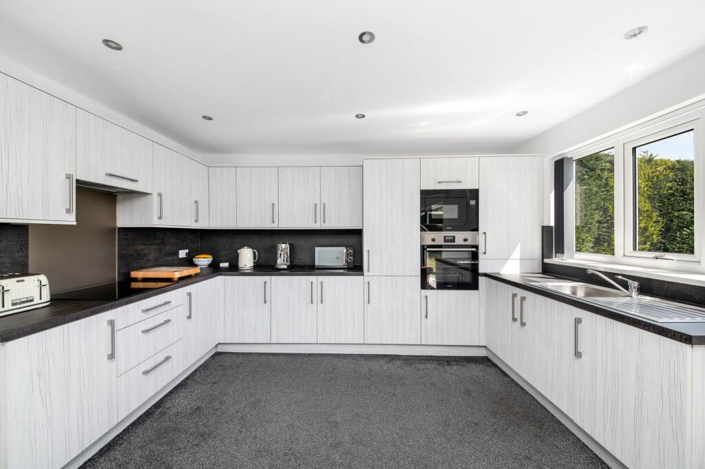 OPEN PLAN DINING KITCHEN