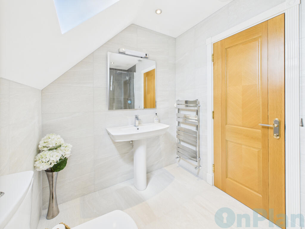 CAM04024G0-PR0030-STILL033