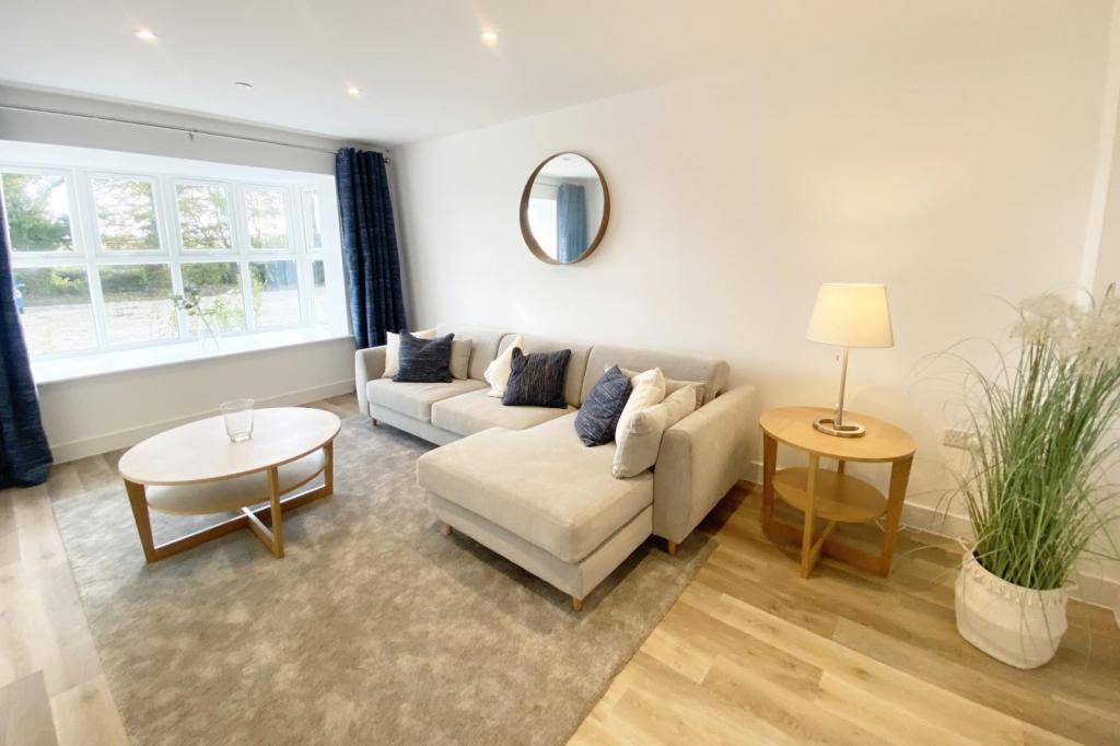 2-Sitting Room