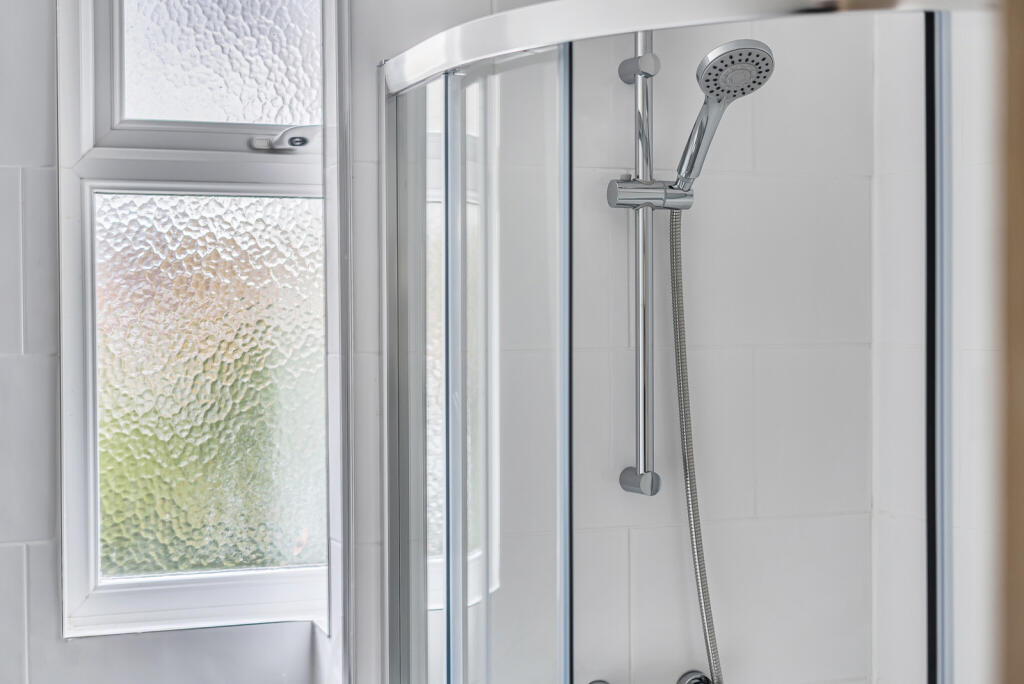 1371760-11-68f8f5...