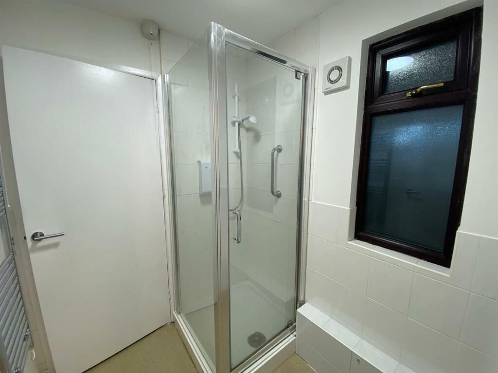 Shower Room.jpg