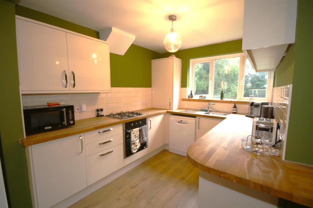 Kitchen b.JPG