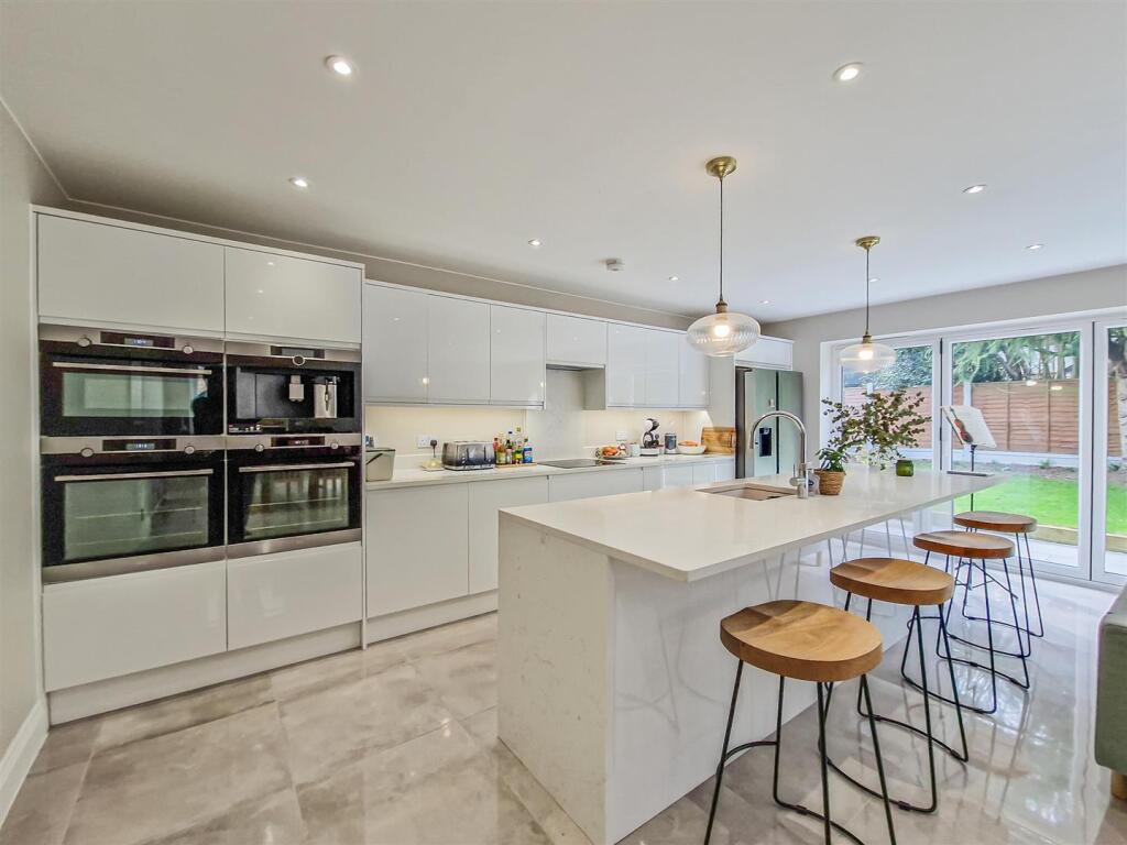 kitchen-breakfast area