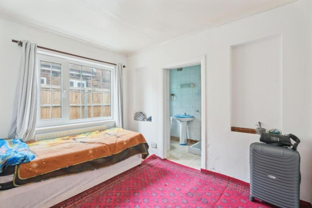 bedroom 3.jpg