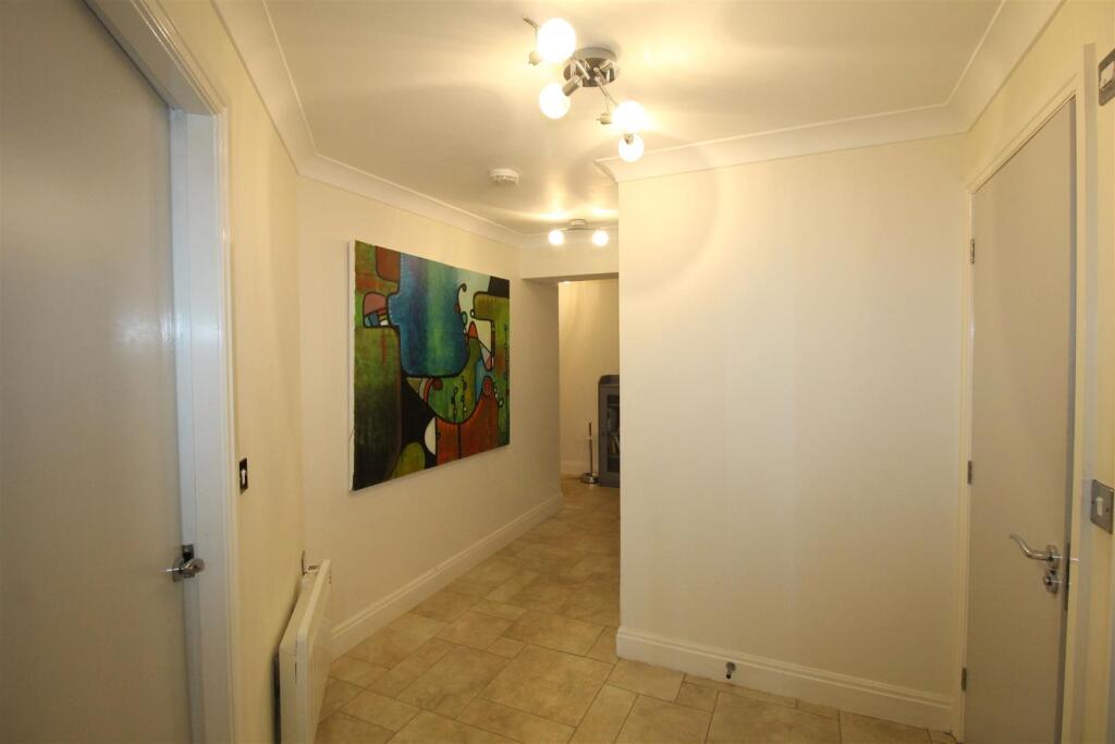 Elizabeth Court, Hallway.JPG