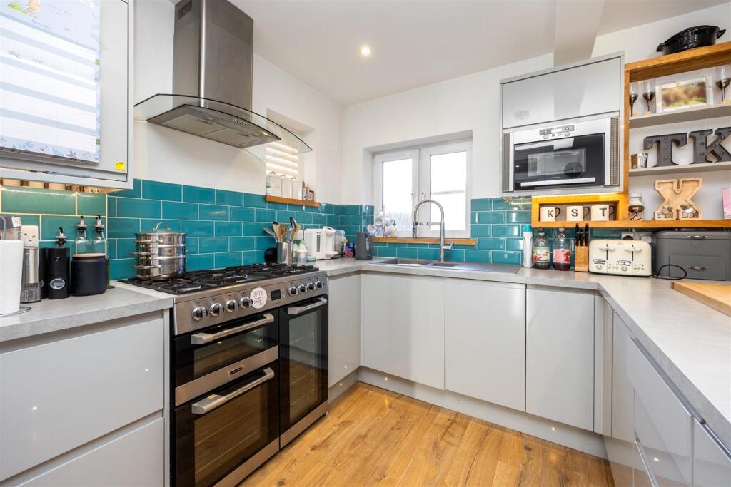 Kitchen/Breakfast Area