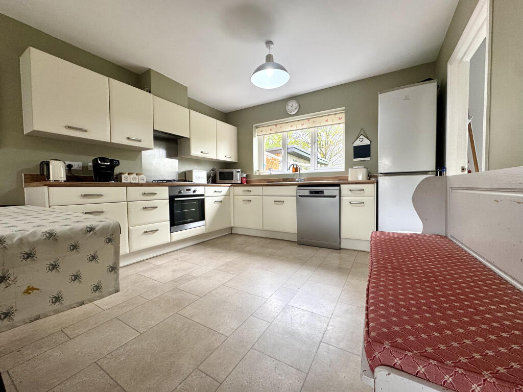 Kitchen/Dining Area