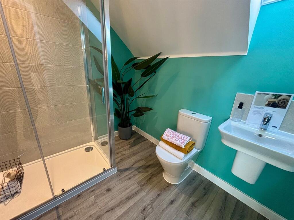 Shower Room/En Suite