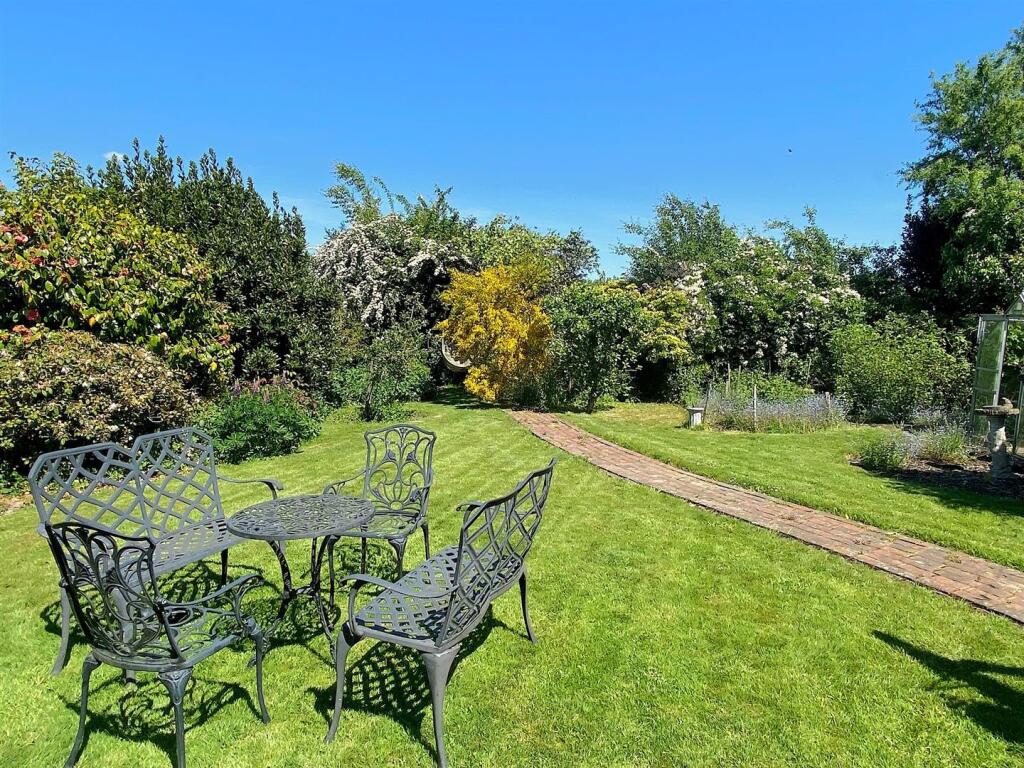 Fir Tree Cottage - Garden2.jpg