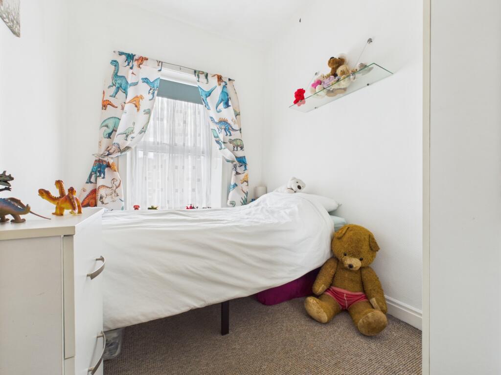 CAM03729G0-PR0107-STILL005