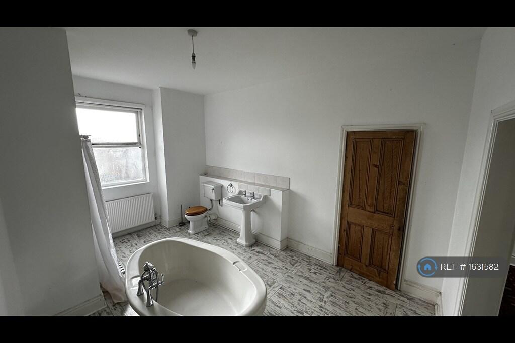 Bedroom 1 Open To En Suite Bathroom 