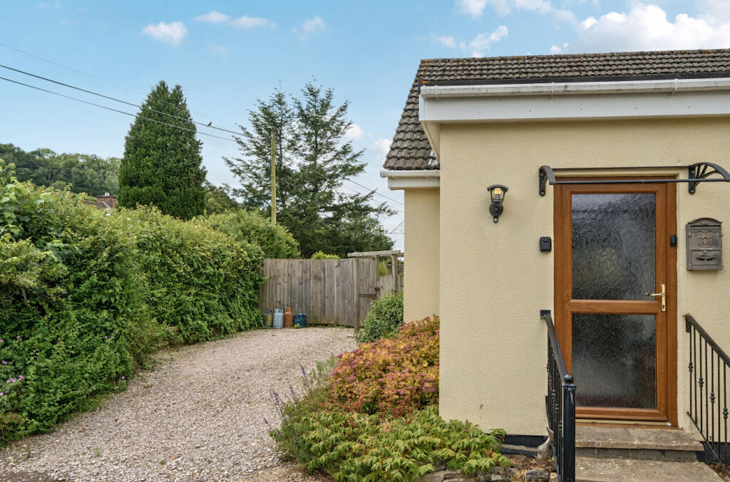 1304090-13-683dad...