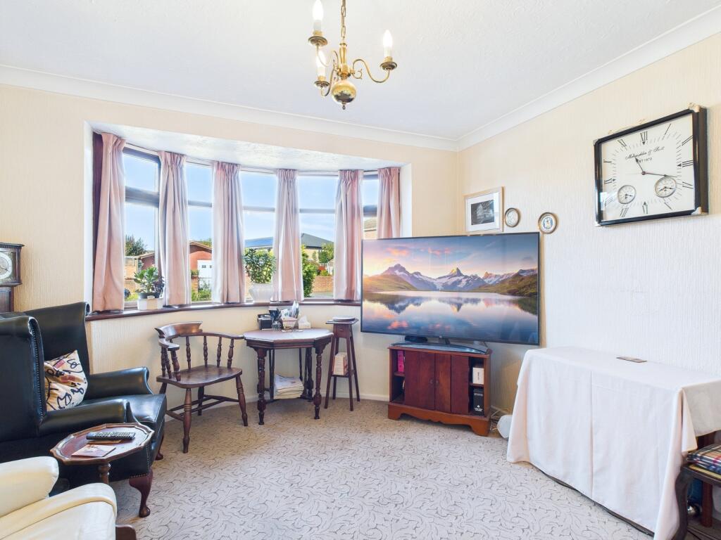 CAM01909G0-PR0404-STILL018