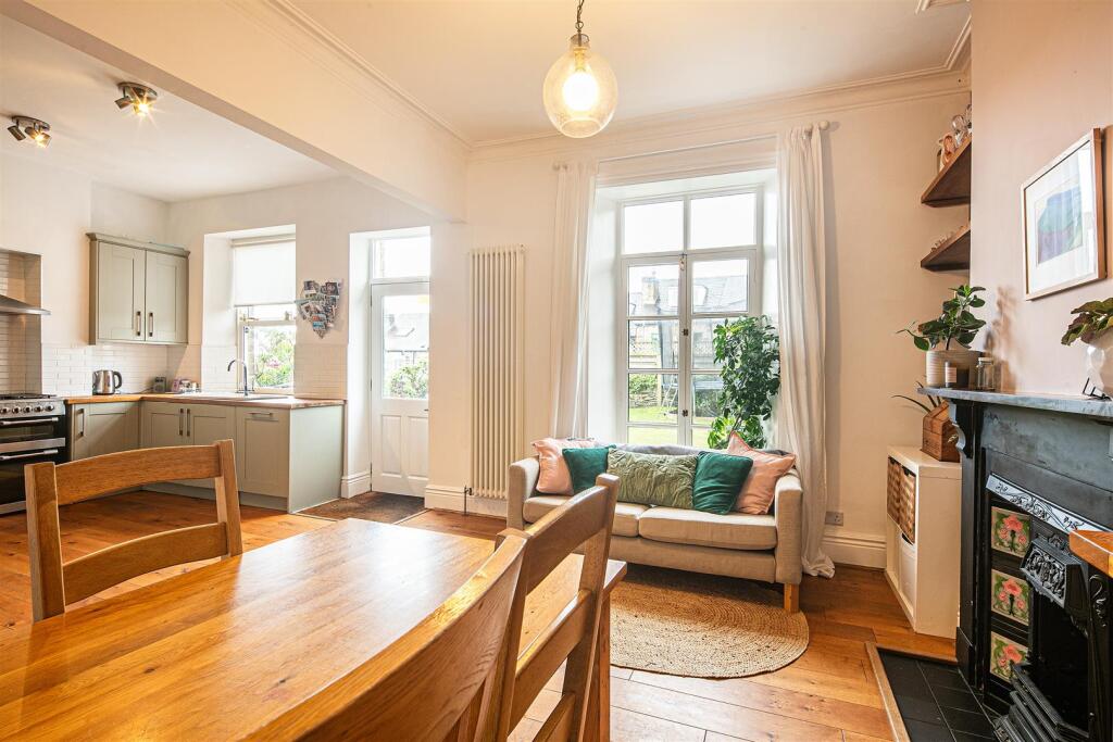 Dining area in kitchen