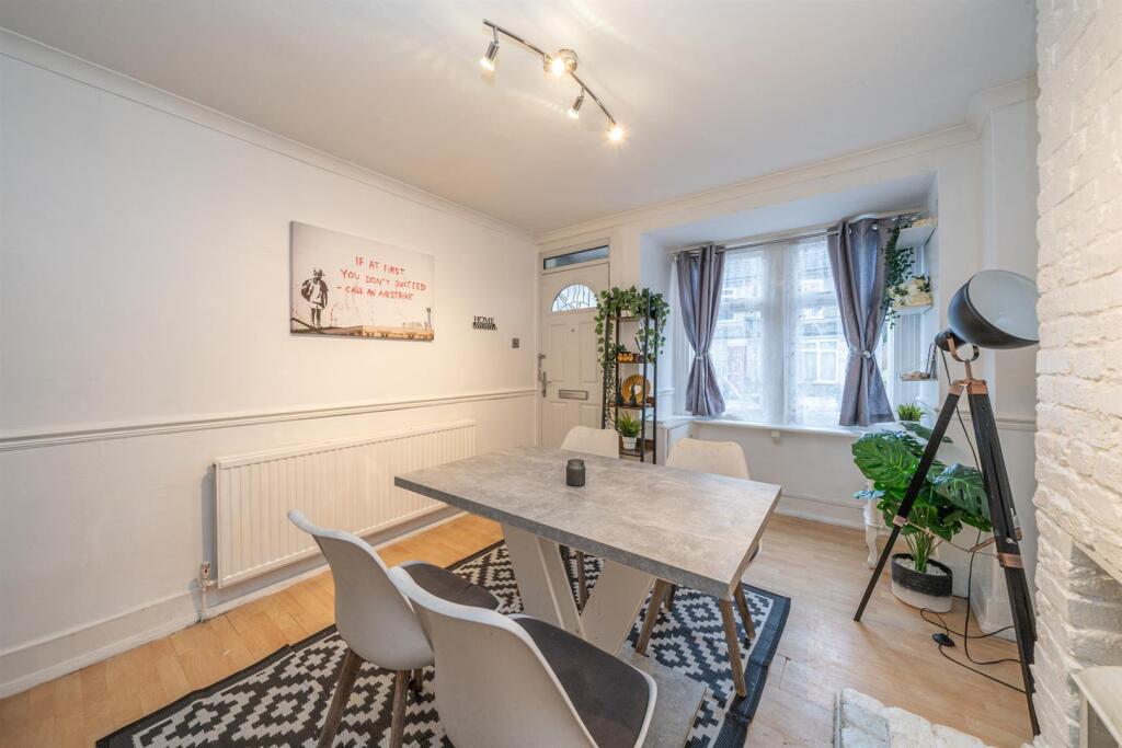 Shatfesbury Lounge 7.jpg