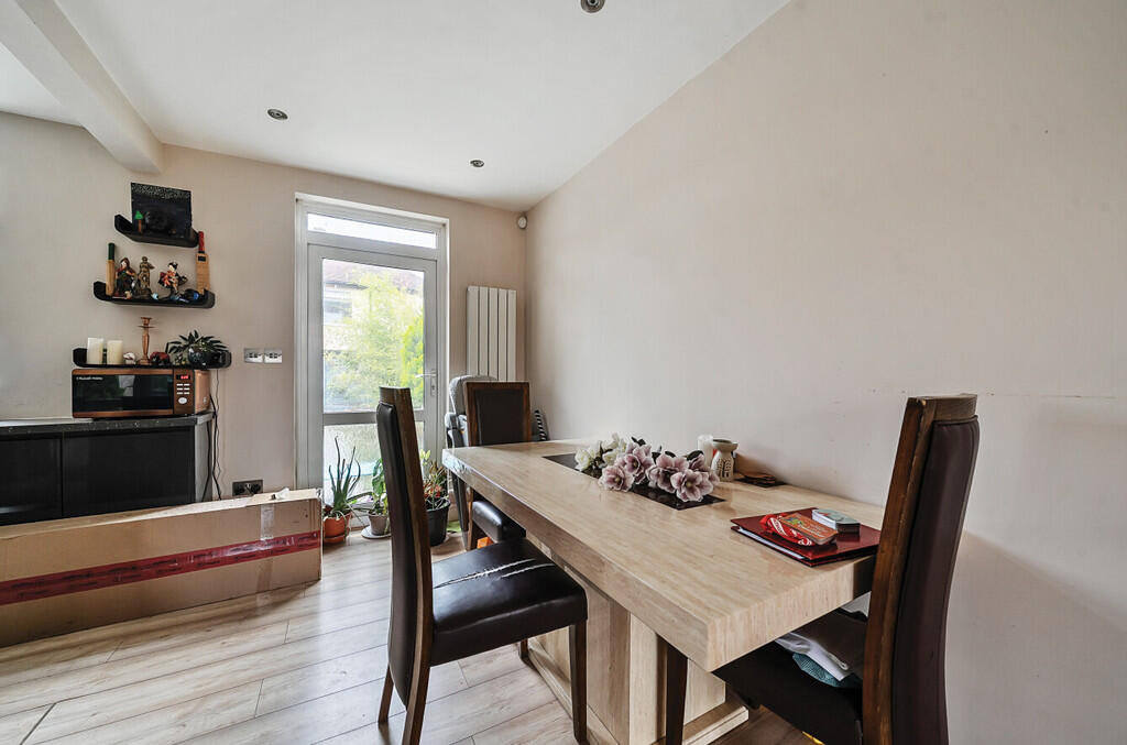 1318528-12-686530...