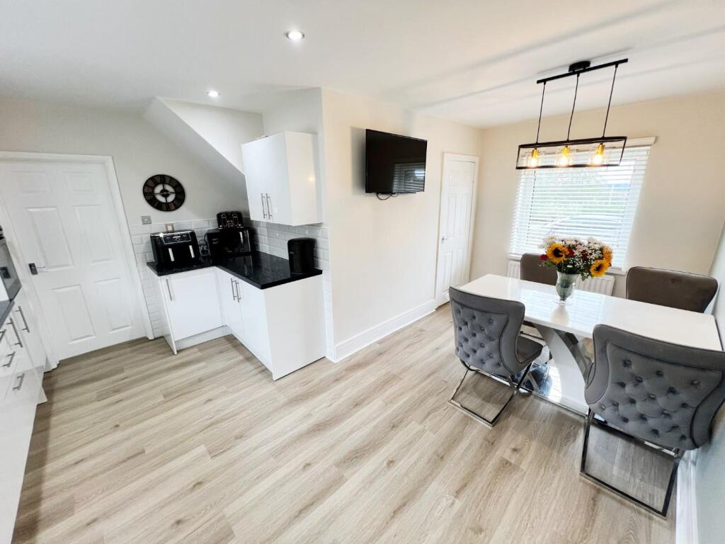 Kitchen / Dining room.