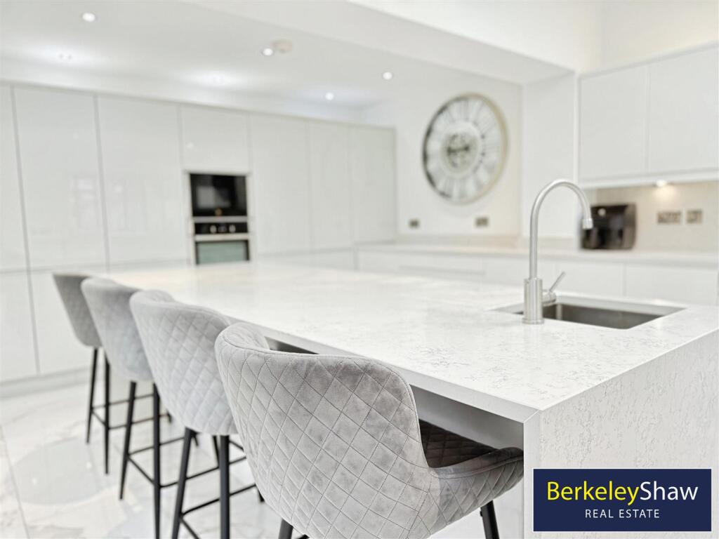 Kitchen breakfast room