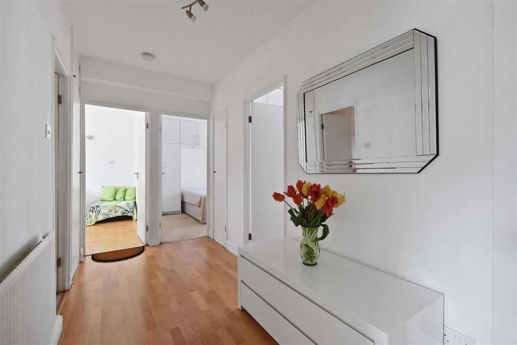 09-3711GCWT - 37 Sheffield Terrace - Hall -Origina