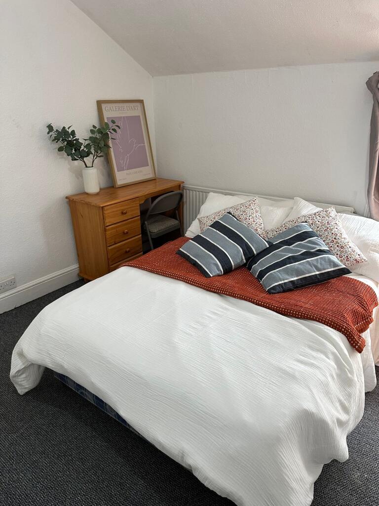 A well-presented bedroom featuring a comfortabl...