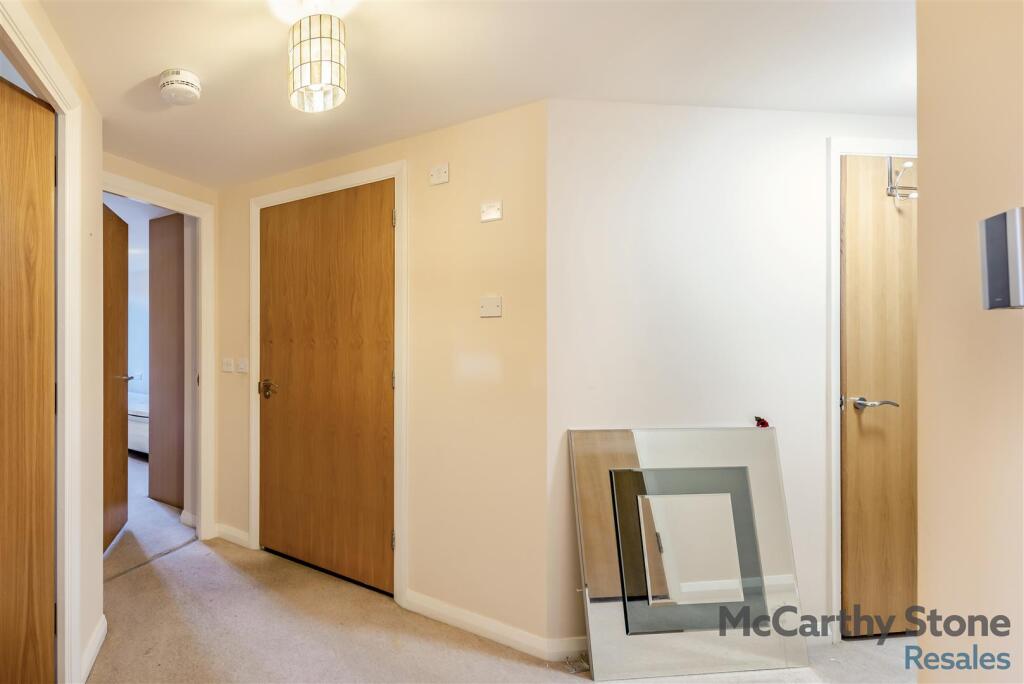 8674139-interior13.jpg