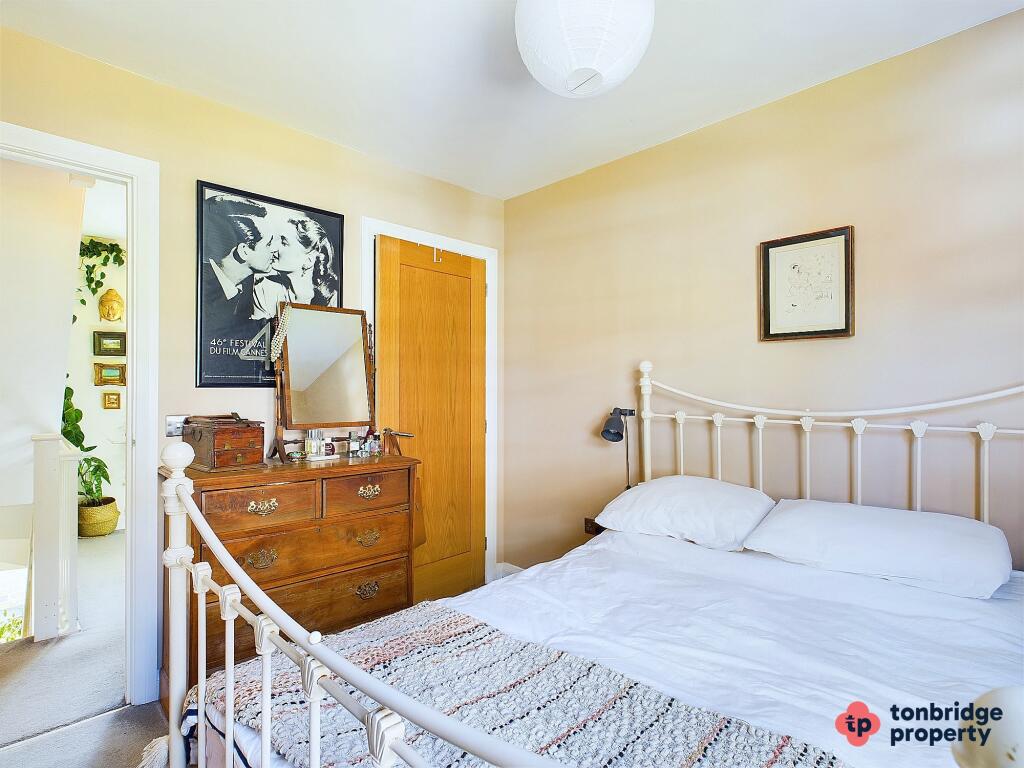 Giraffe Main Bedroom Branded 028