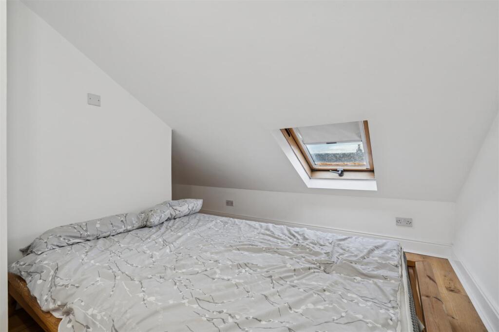FFF 33 Himley Road SW17  bedroom 2.jpg