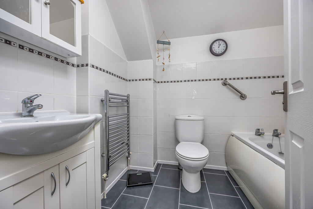 8 Westcliff Mews,...