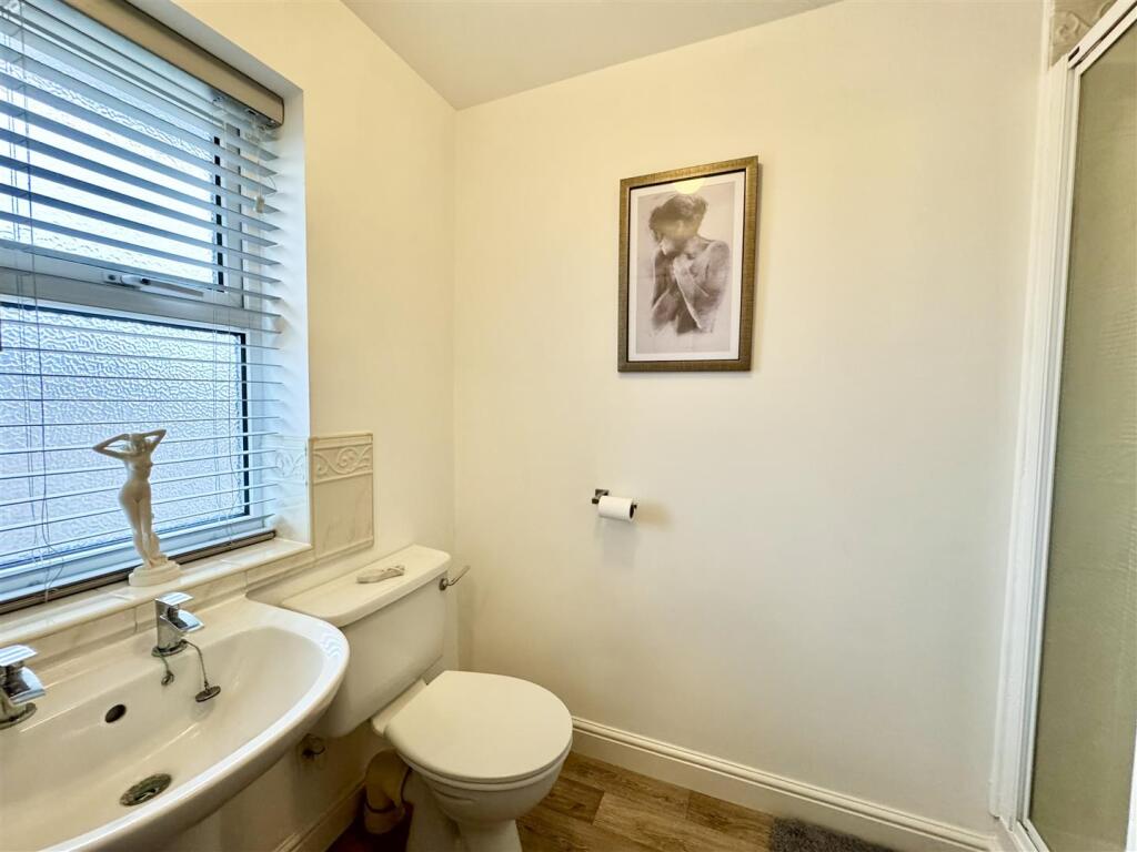 EN SUITE