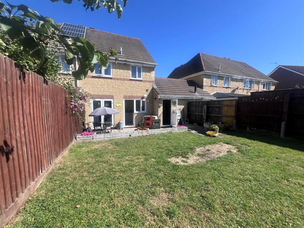 Rear garden 2.jpg