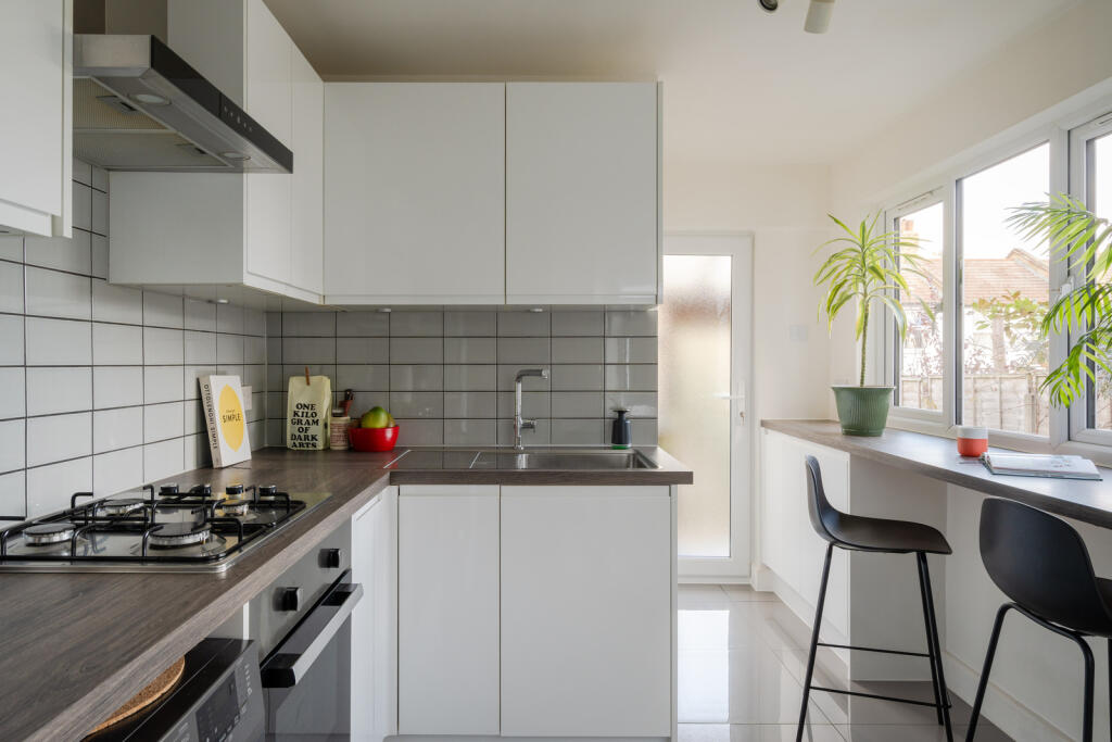 322845 - Tottenhall Road, London N13 - high res...