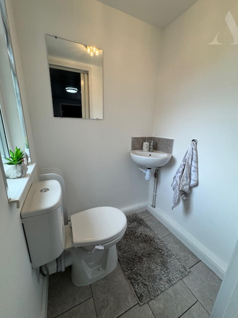 4 Wallbank Road Guest Wc