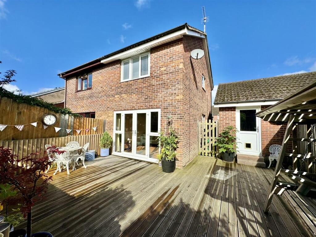 GARAGE &amp; GARDENS