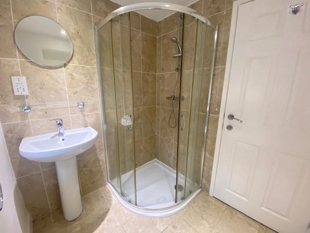 Stelwood, ensuite.jpg