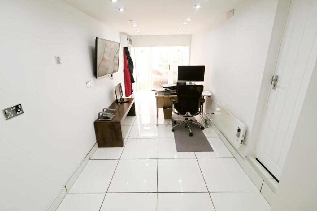 ADDITIONAL ROOM