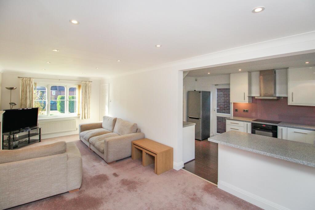 Lounge/Dining Room