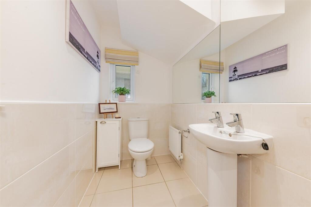 4 McBaith Way Dunfermline-13.JPG