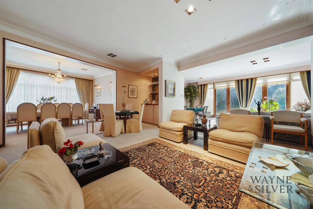 4 Winnington Close N2 0UA-12.jpg