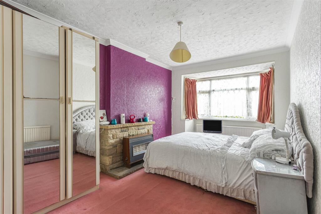 Bedroom 2 Ashford Crescent.JPG