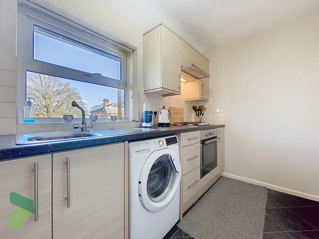 Fully Fitted Kitc...