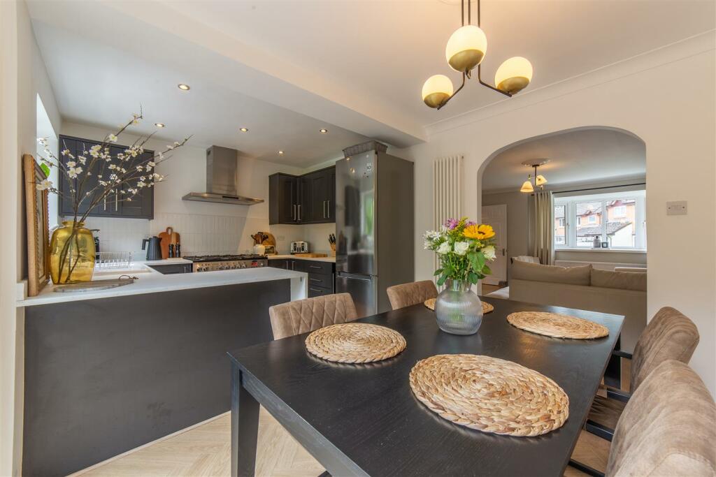 12 Paddock Close-17.jpg