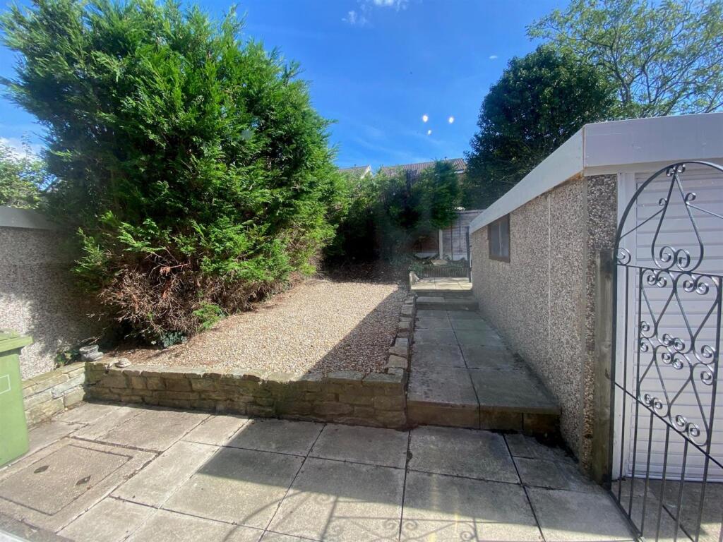 REAR GARDEN.jpg