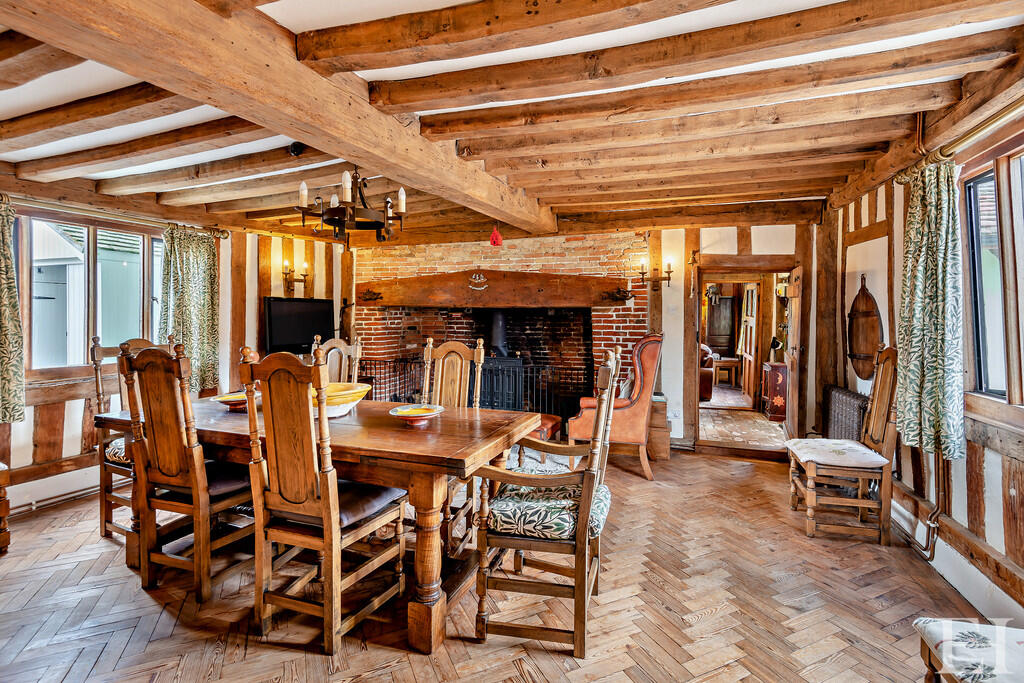 8640802-interiorW...